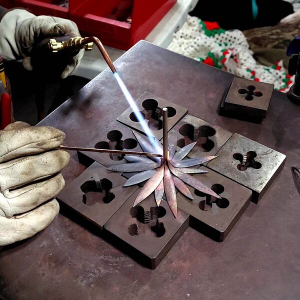 New Life Copper Flower Sculpture Working Welding